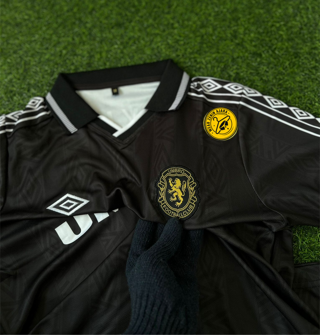 UMBRO BLACK 90s FOOTBALL JERSEY, HALFSLEEVE POLO EMBRODERY